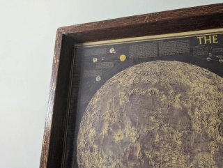 Marco antiguo con lámina de Luna