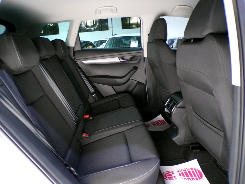 Škoda Karoq 2.0 TDI 4x4 Selection 2023, foto 15