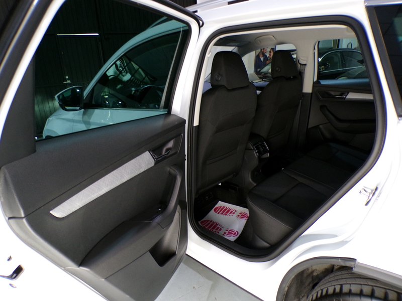 Škoda Karoq 2.0 TDI 4x4 Selection 2023, foto 24