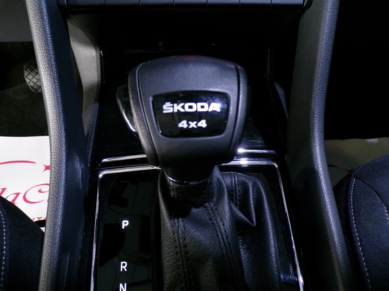 Škoda Karoq 2.0 TDI 4x4 Selection 2023, foto 38