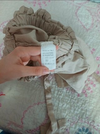 Pantalón beige con cinturón