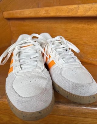 Zapatillas Adidas Blancas y Naranja