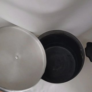 Olla Grande Aluminio con Tapa Negra