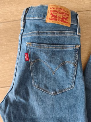 Pantalón vaquero Levi's chica azul