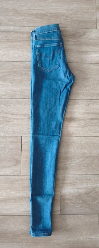 Pantalón vaquero Levi's chica azul