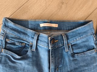 Pantalón vaquero Levi's chica azul
