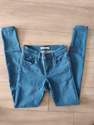 Pantalón vaquero Levi's chica azul