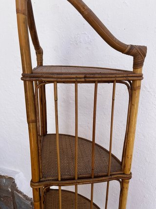 Esquinera vintage de bambú y ratán de los años 80
