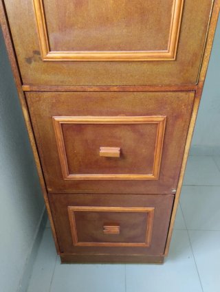 Armario antiguo de madera