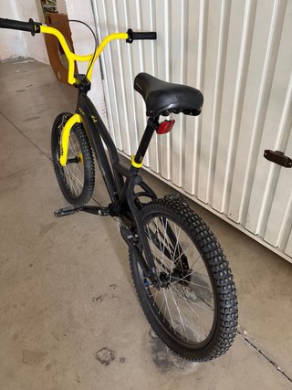 Bicicleta BMX Monty Negra y Amarilla