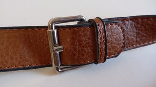 Bolso bandolera efecto piel marrón