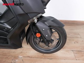 YAMAHA X-MAX 125