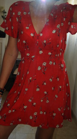 Vestido Pull&Bear floral rojo talla M