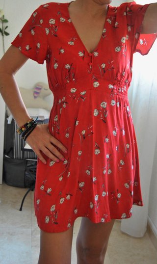 Vestido Pull&Bear floral rojo talla M