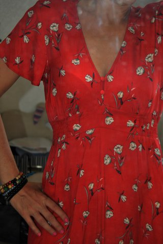 Vestido Pull&Bear floral rojo talla M