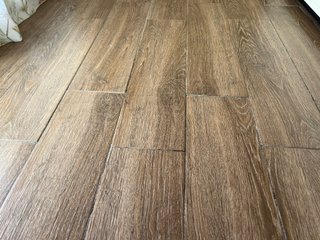 Suelo porcelánico imitación madera