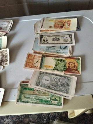 Lote 45 Cromos Billetes del Mundo Didec