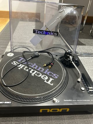 Pareja Technics SL-1210MK3D