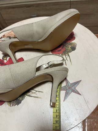 Zapatos de tacón beige mujer