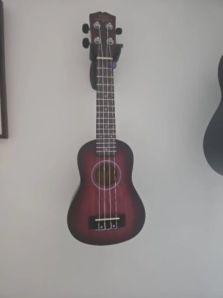 Ukelele Maui con funda y colgante pared
