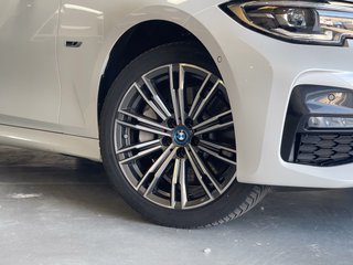 BMW 330e