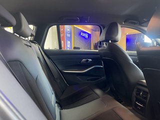 BMW 330e