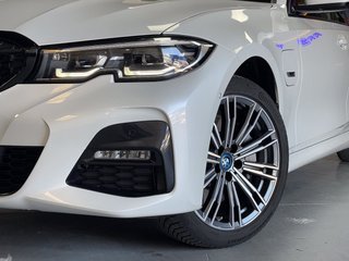 BMW 330e