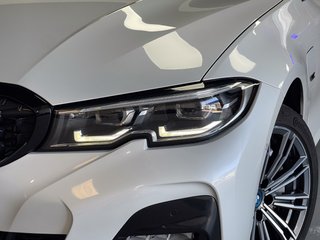 BMW 330e