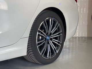 BMW 330e
