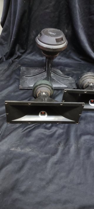 2 JBL 2425J + 2 JBL 2370