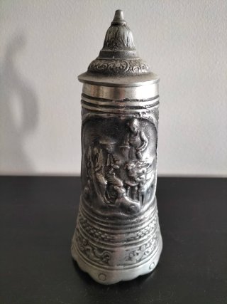 Caneca decorativa em estanho Séc. XX
