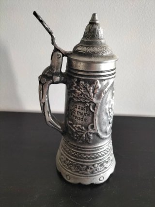 Caneca decorativa em estanho Séc. XX