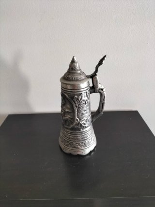 Caneca decorativa em estanho Séc. XX