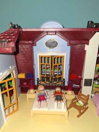Casa Playmobil con figuras
