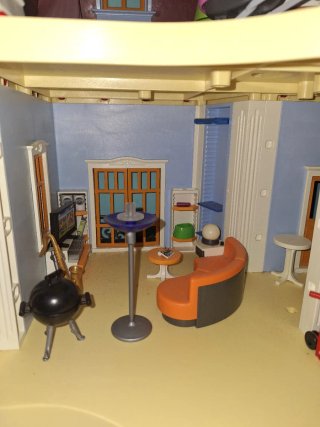 Casa Playmobil con figuras