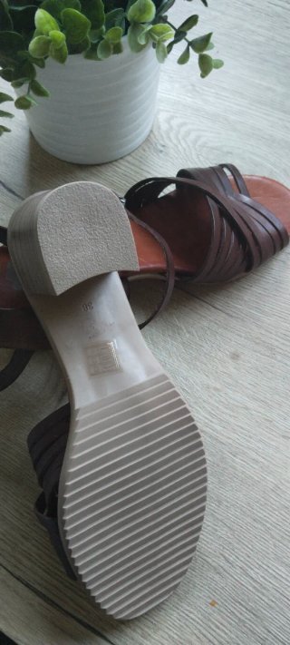 Sandalias de piel con tacón cómodo,marrones