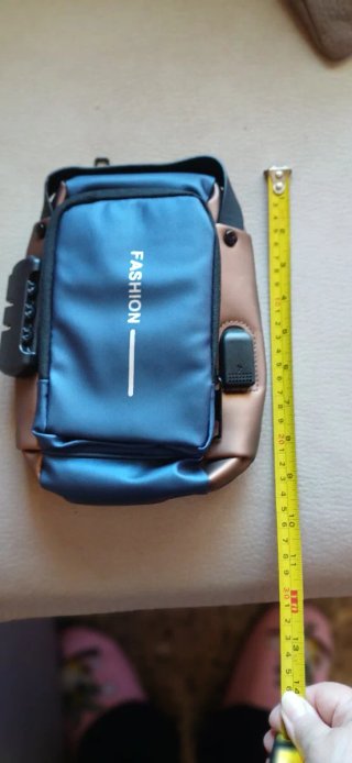 Mochila cruzada con candado