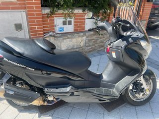 Suzuki Burgman 200,