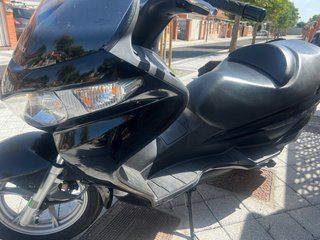 Suzuki Burgman 200,