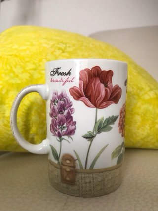 TAZA CERÁMICA ALTA NUEVA CON FLORES