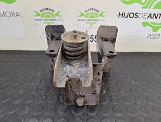 Soporte rueda repuesto nissan cabstar 102427