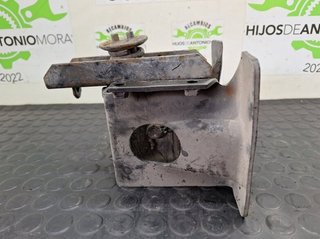 Soporte rueda repuesto nissan cabstar 102427