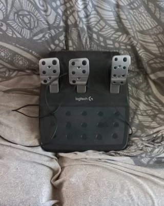 Volante y pedales Logitech G920