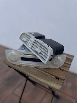 Radio original de Fiat 500 de color blanco