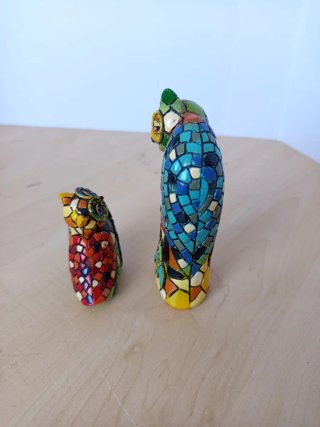 Figure di gufi in stile modernista Gaudí