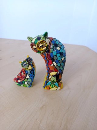 Figure di gufi in stile modernista Gaudí