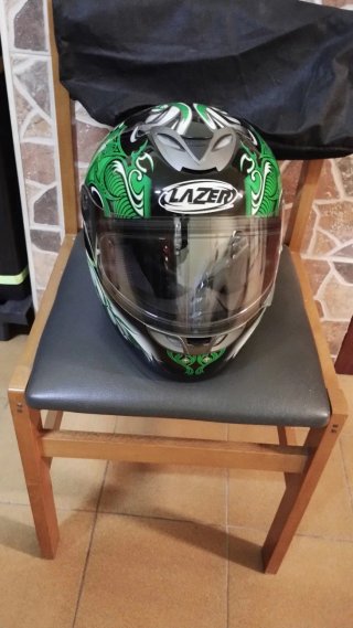 Casco de moto Lazer verde