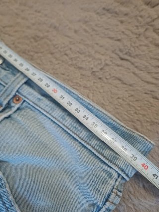 Shorts Levi's jeans strappati