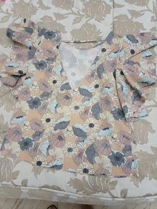 3 Blusas dos de la talla 38 de Precchio y 1