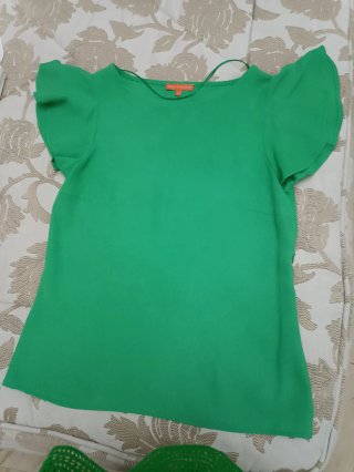 3 Blusas dos de la talla 38 de Precchio y 1